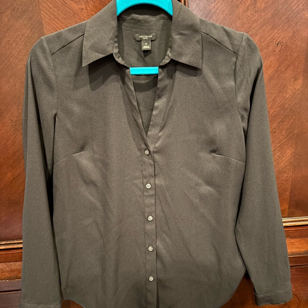 Ann Taylor Black Long-Sleeve Button Front Dress Shirt